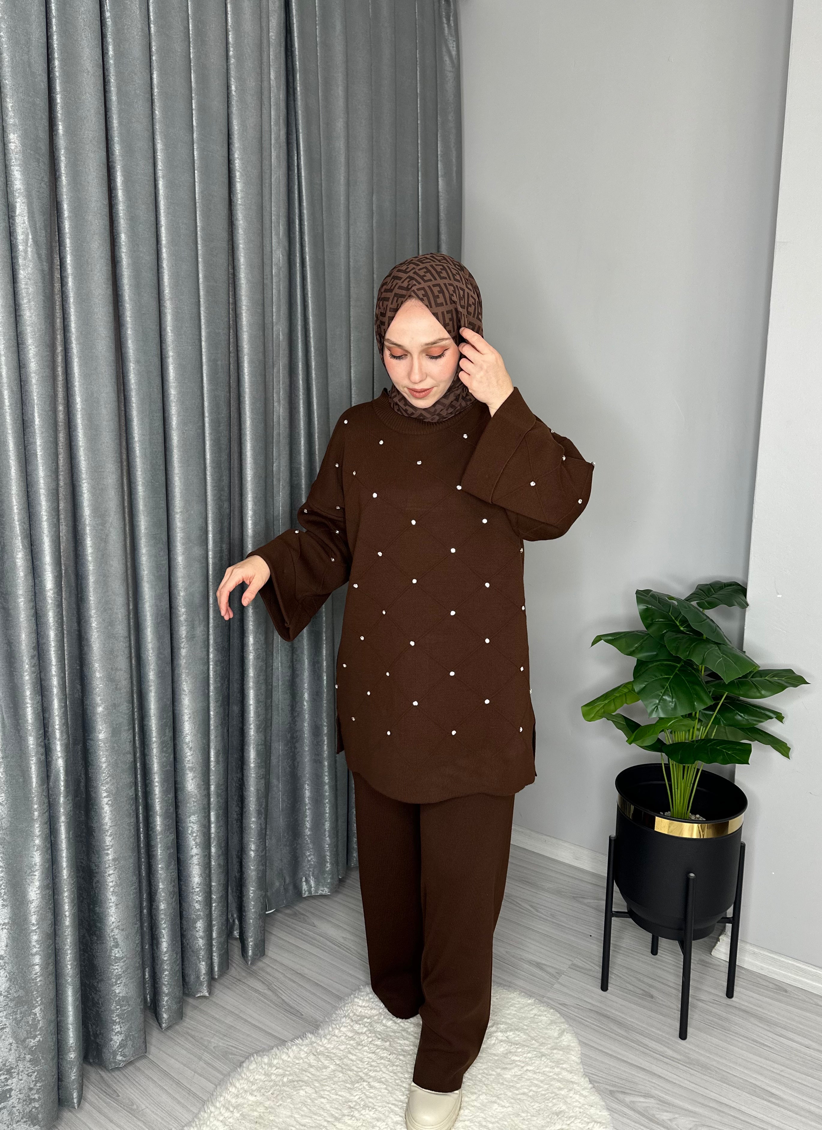 TAŞ DETAYLI TRİKO TAKIM