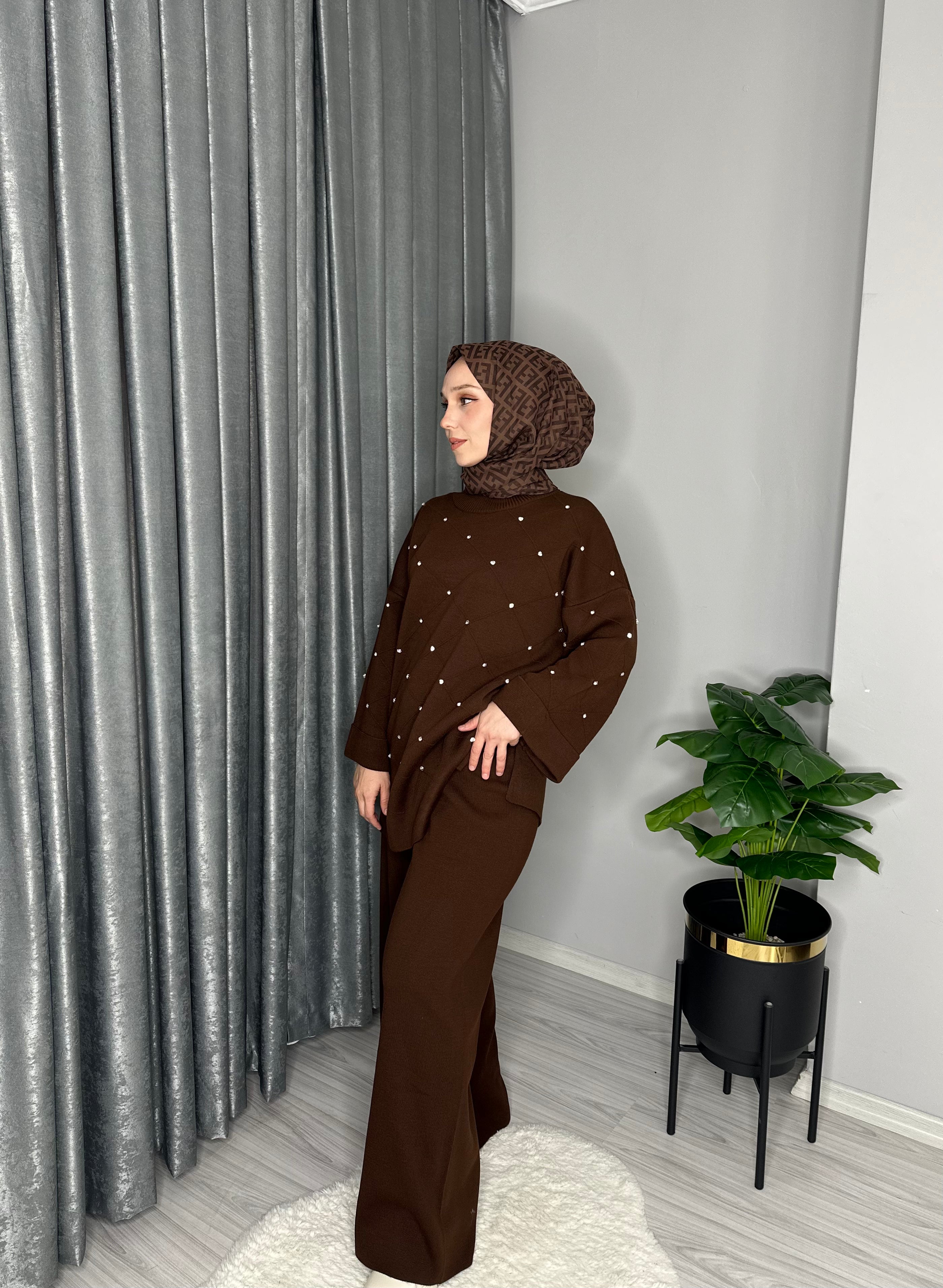 TAŞ DETAYLI TRİKO TAKIM