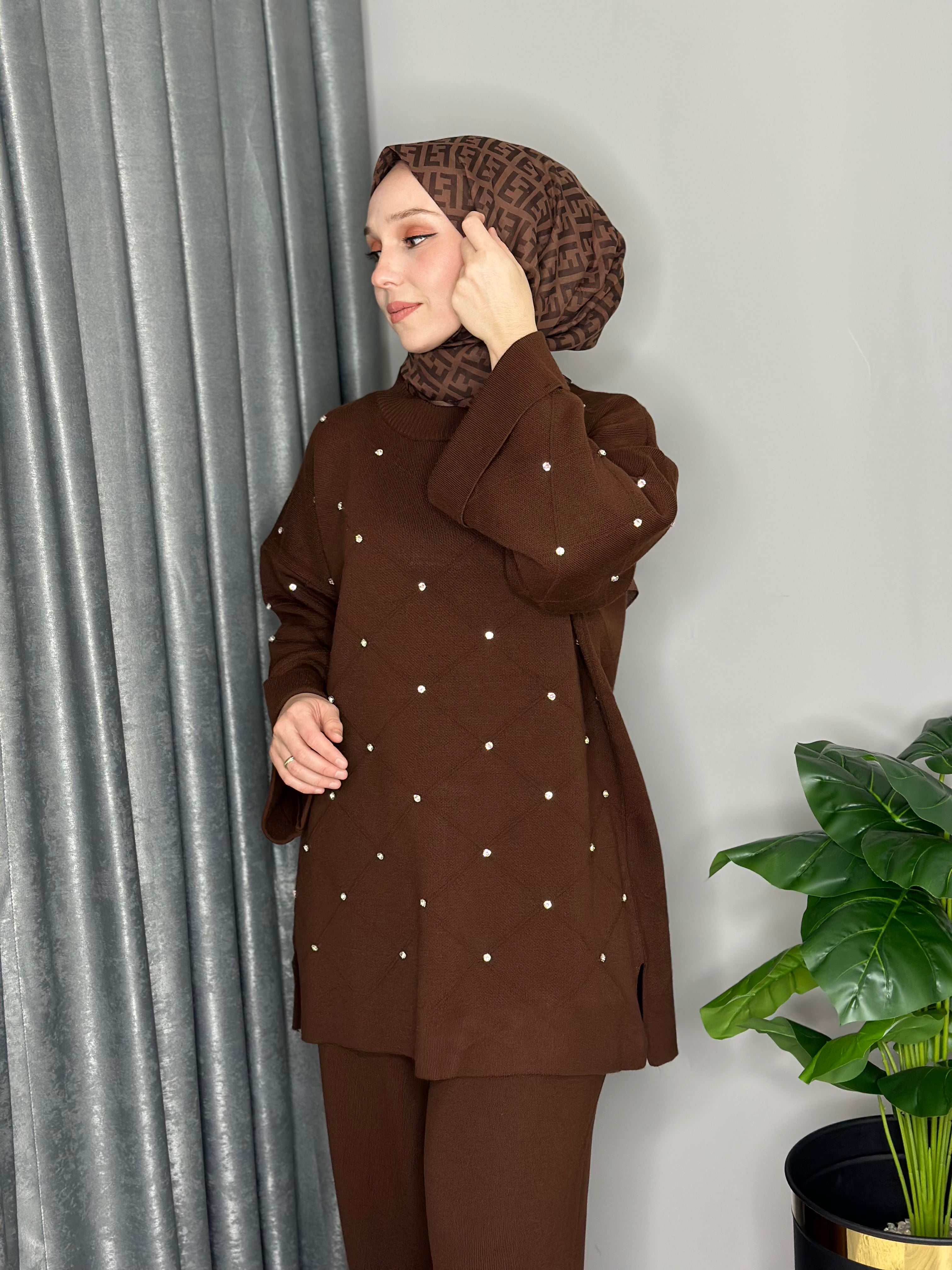 TAŞ DETAYLI TRİKO TAKIM