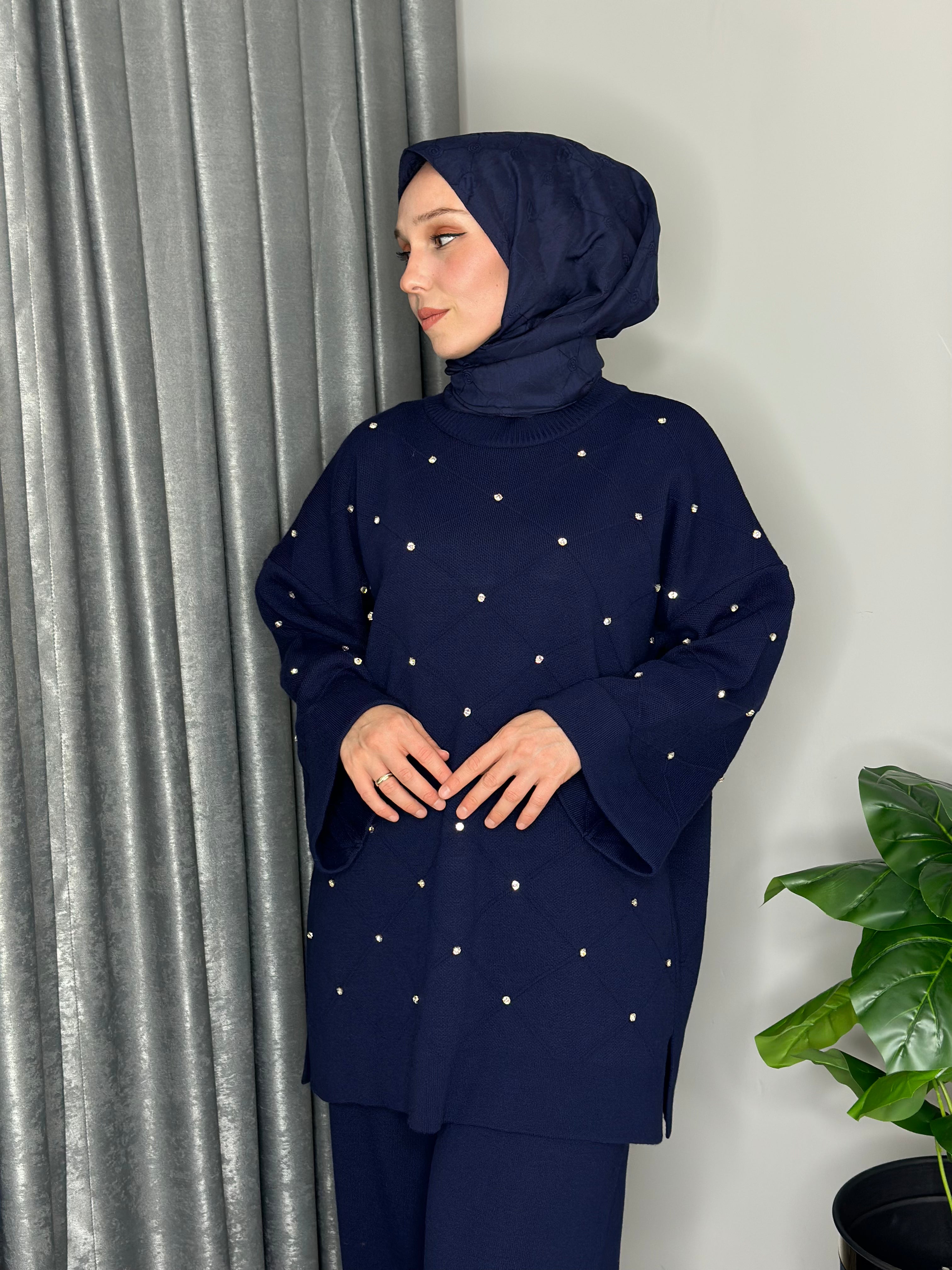 TAŞ DETAYLI TRİKO TAKIM