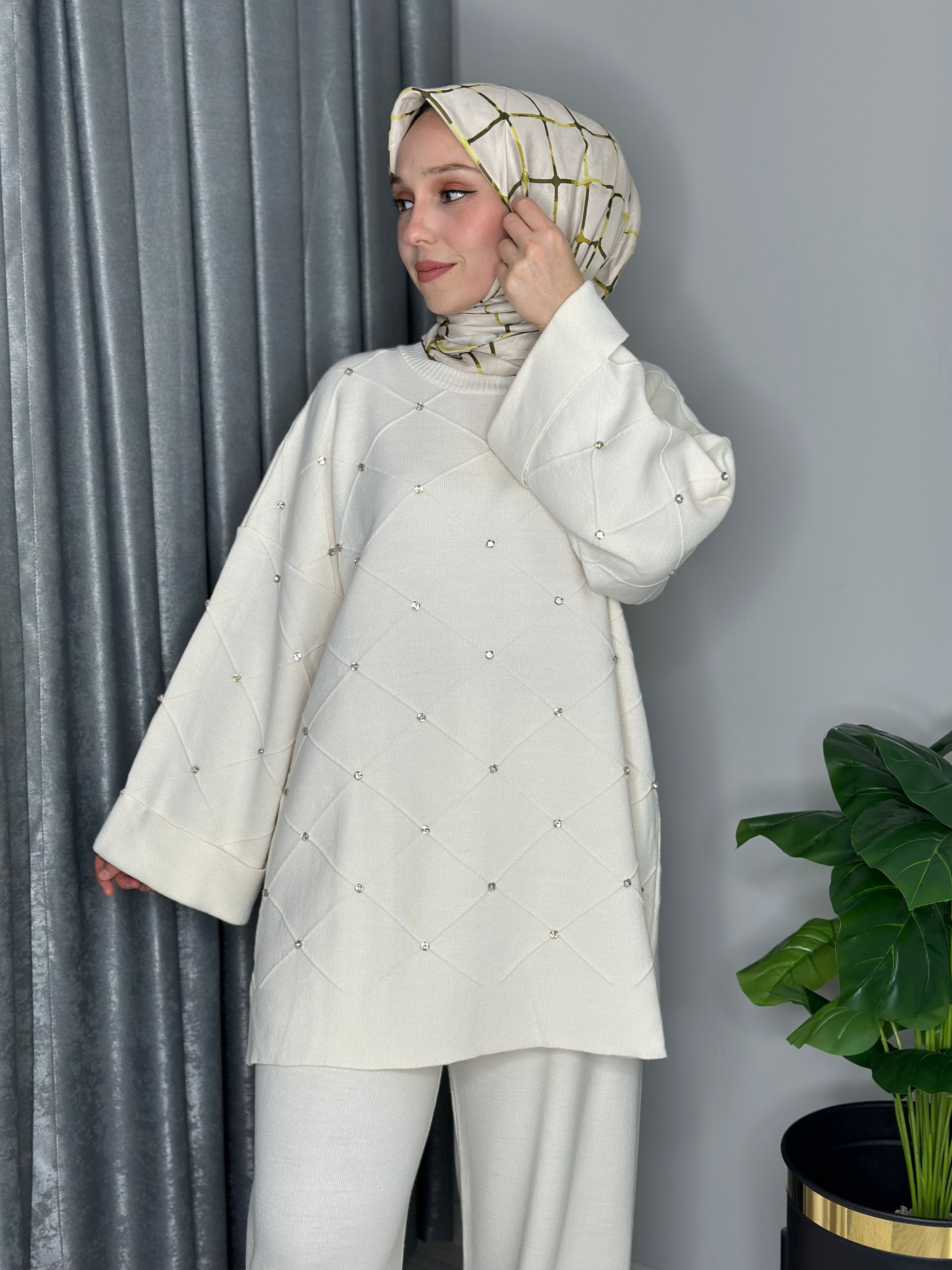 TAŞ DETAYLI TRİKO TAKIM