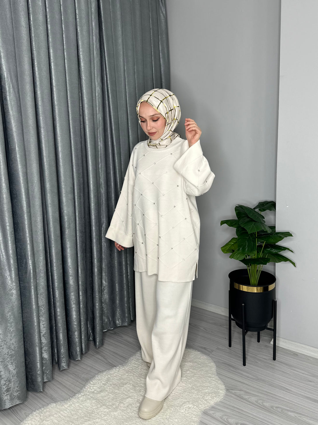 TAŞ DETAYLI TRİKO TAKIM