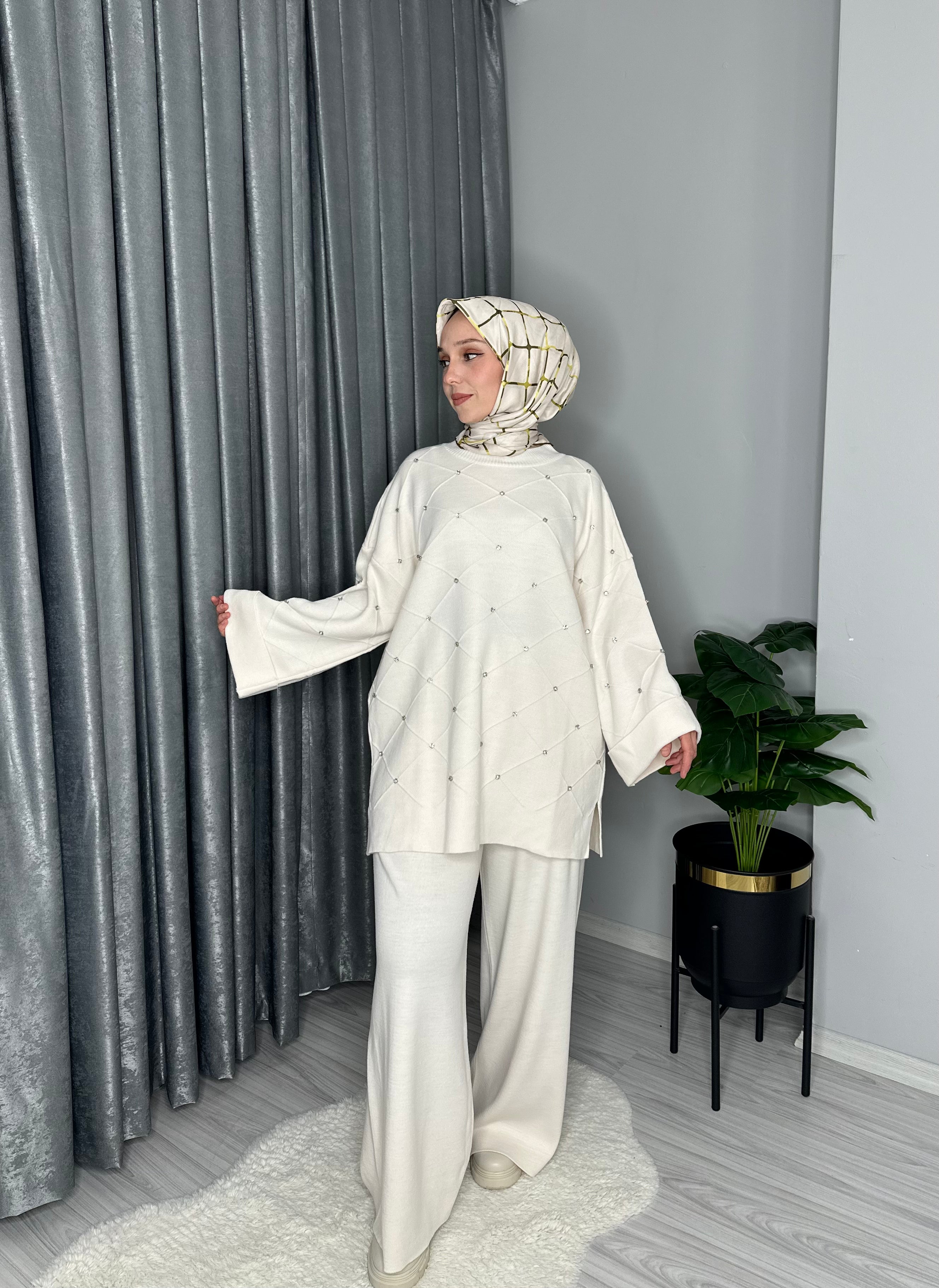 TAŞ DETAYLI TRİKO TAKIM