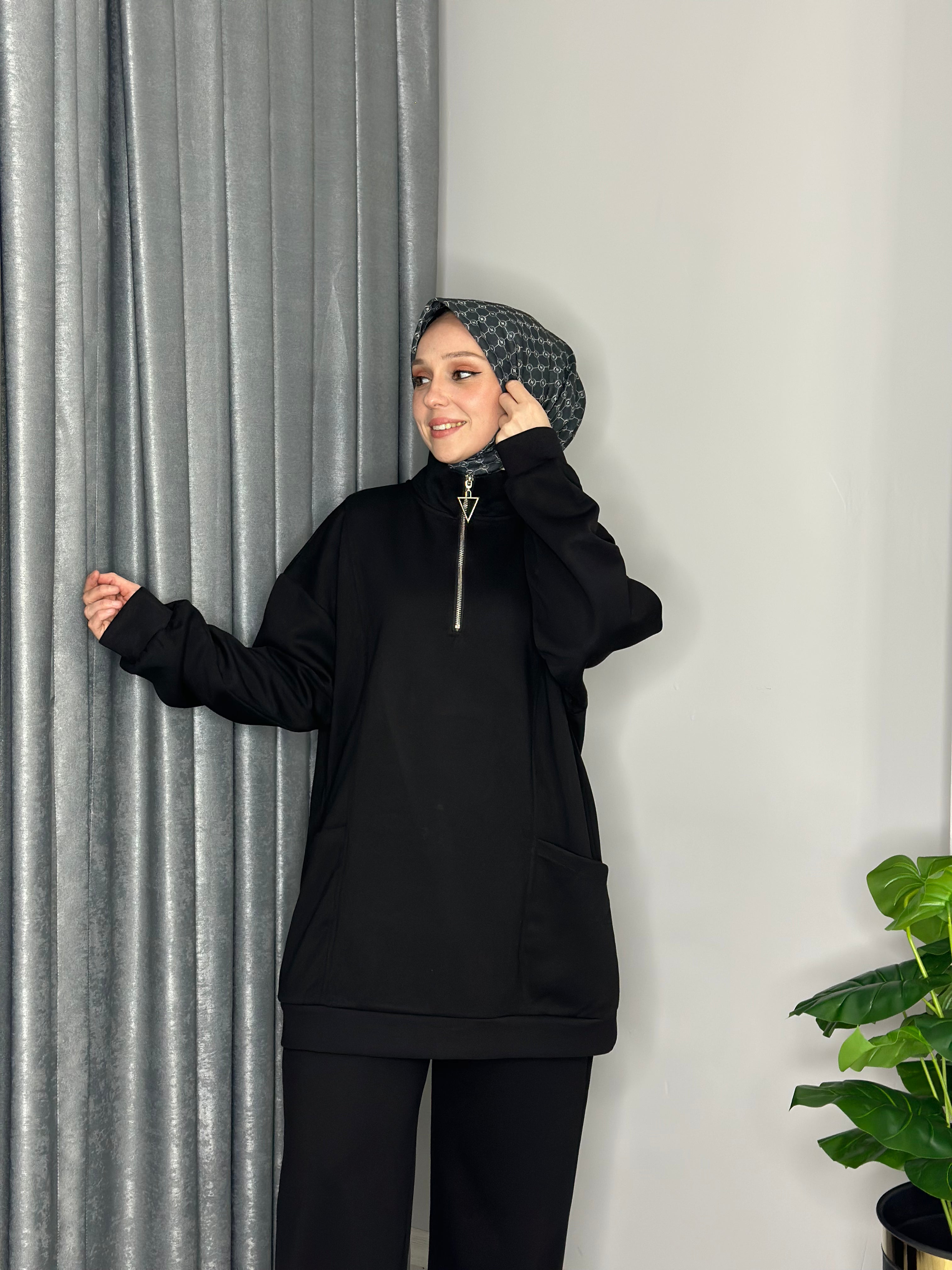 YAKA FERMUARLI CEPLİ TUNİK TAKIM-SİYAH