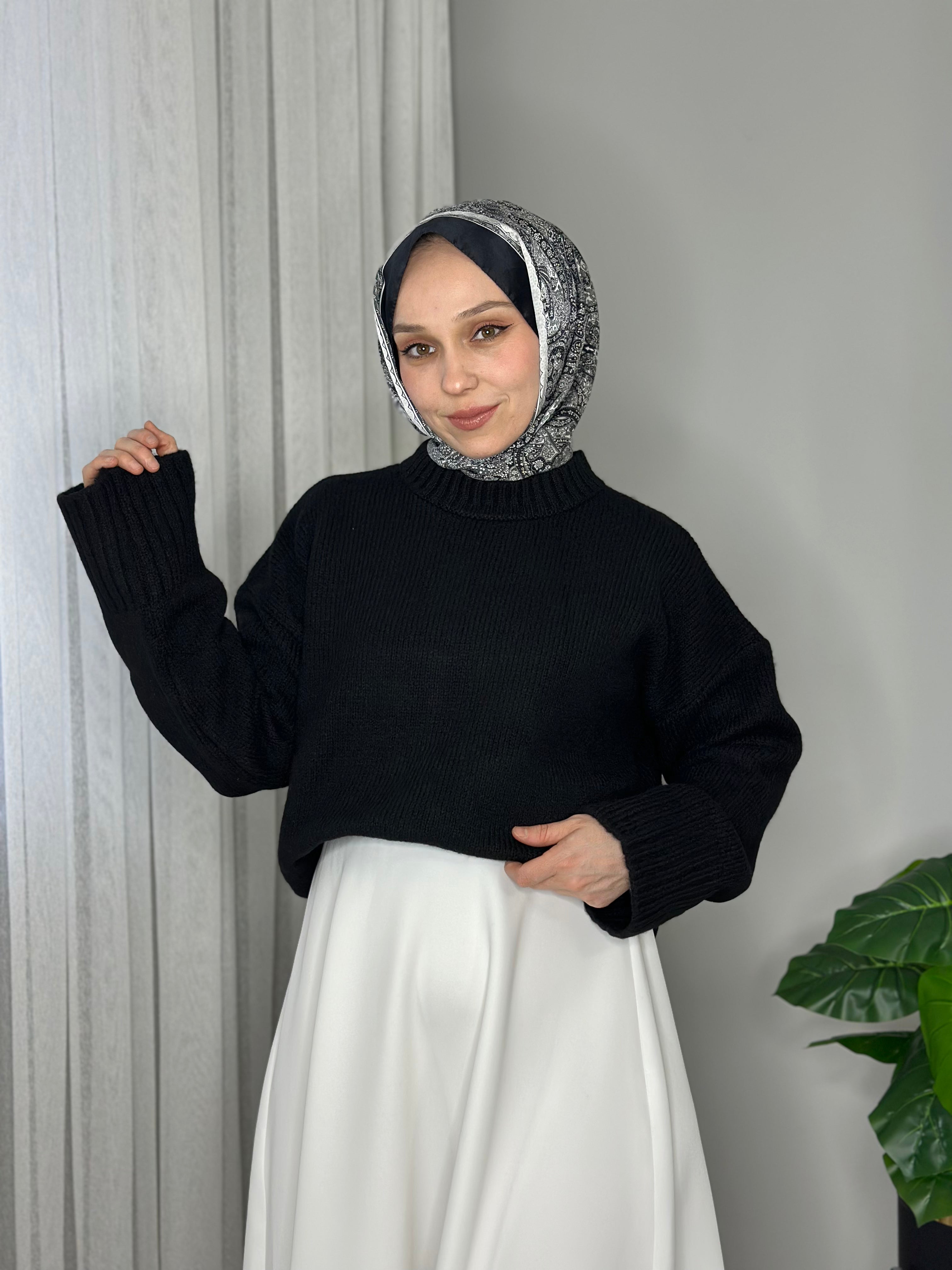 BİSİKLET YAKA KAZAK - SİYAH